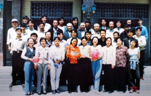 早期員工合影.png